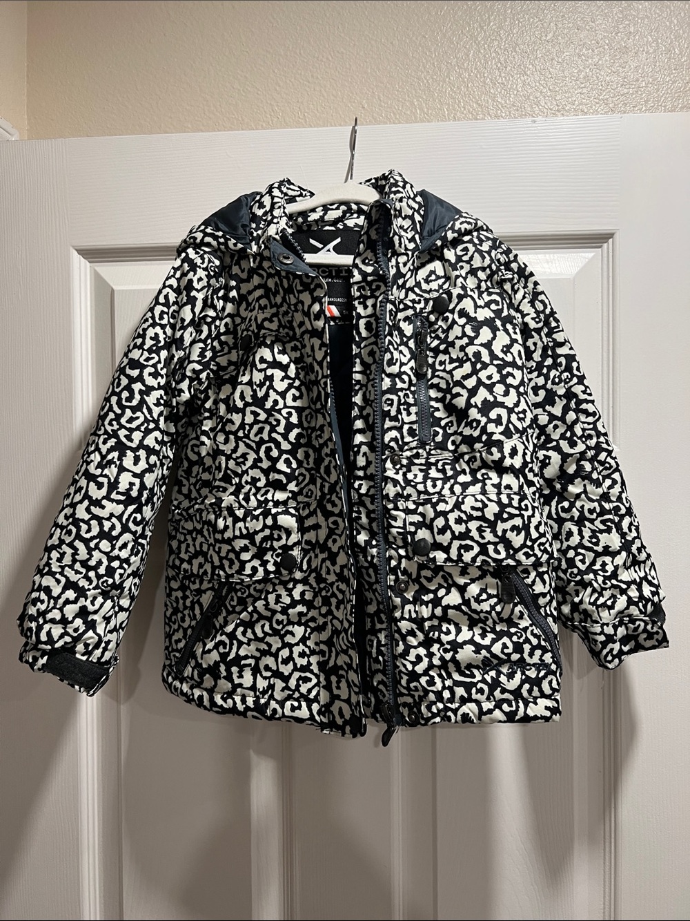 Like New Arctix Kids Black & White Leopard Print Hooded Insulated Winter Jacket